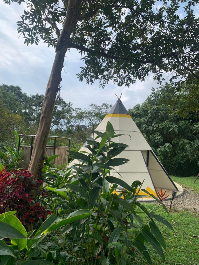 Отель Bosque De Aventura & Glamping Refugio Del Bosque Ла-Меса Экстерьер фото