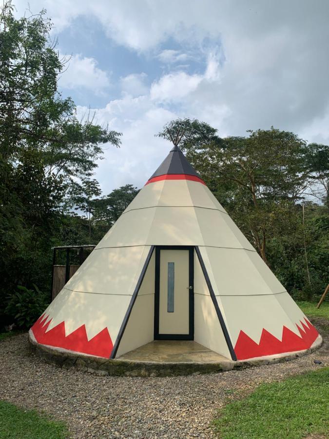 Отель Bosque De Aventura & Glamping Refugio Del Bosque Ла-Меса Экстерьер фото