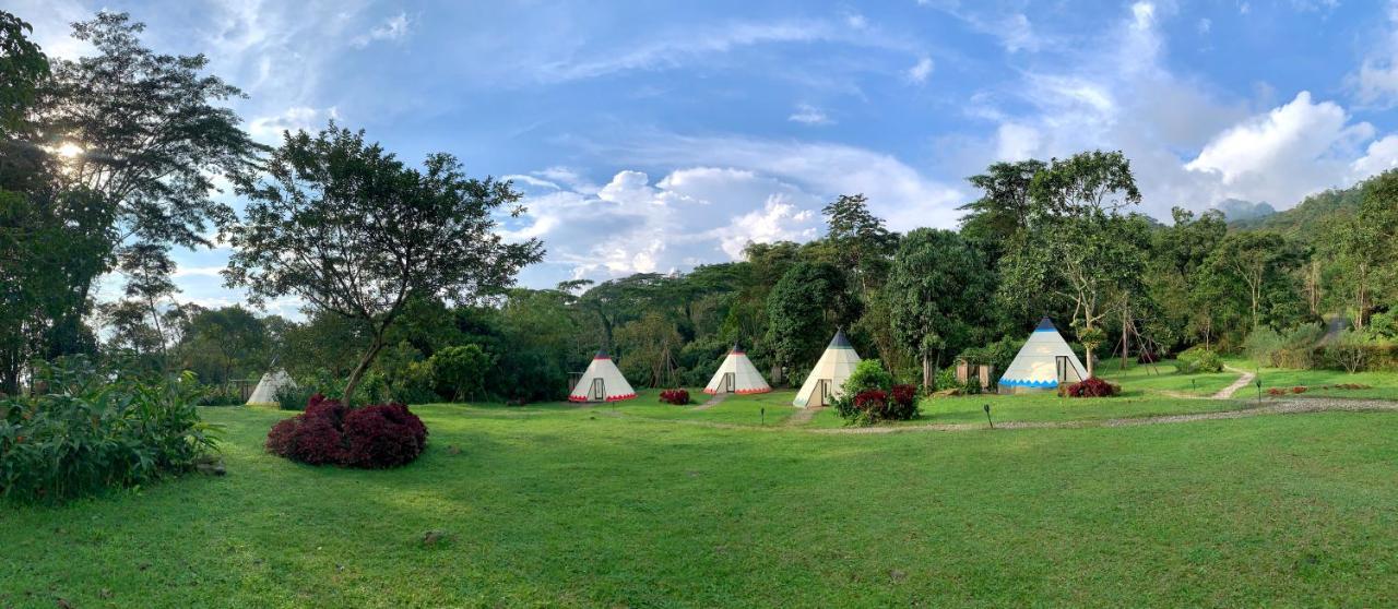Отель Bosque De Aventura & Glamping Refugio Del Bosque Ла-Меса Экстерьер фото