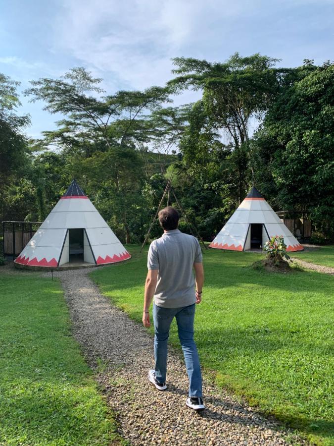 Отель Bosque De Aventura & Glamping Refugio Del Bosque Ла-Меса Экстерьер фото