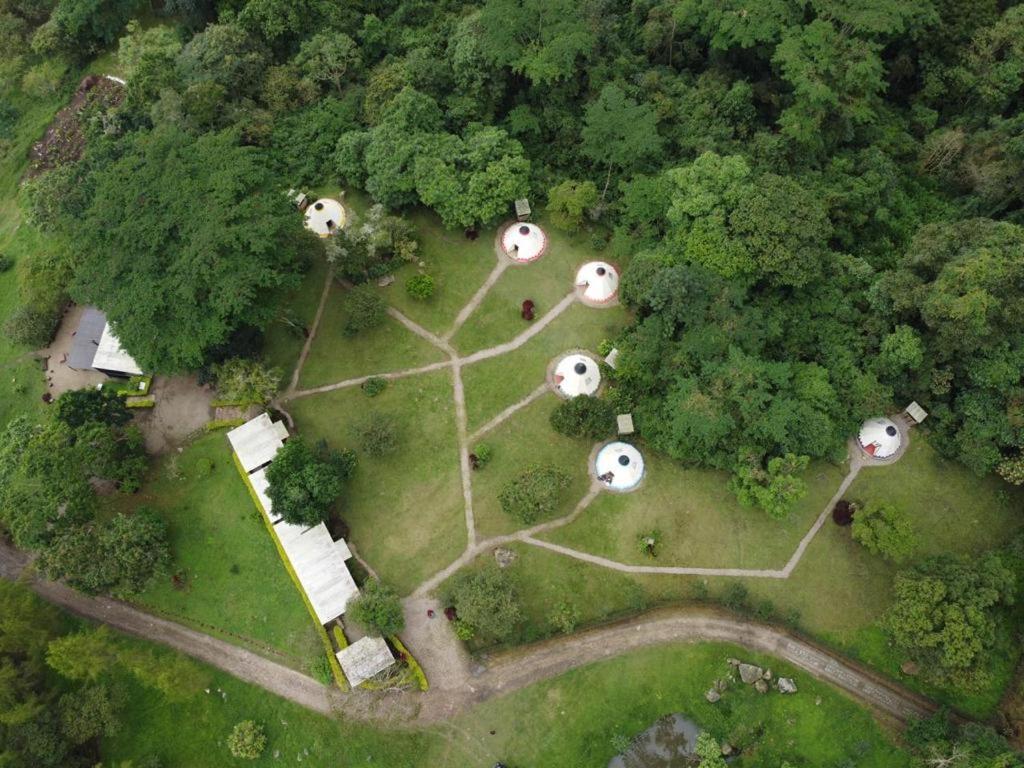 Отель Bosque De Aventura & Glamping Refugio Del Bosque Ла-Меса Экстерьер фото